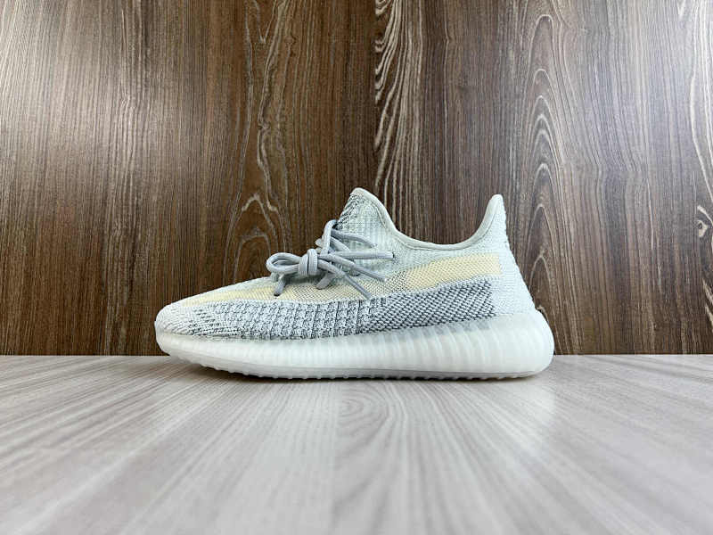 YEEZY 350 (28)