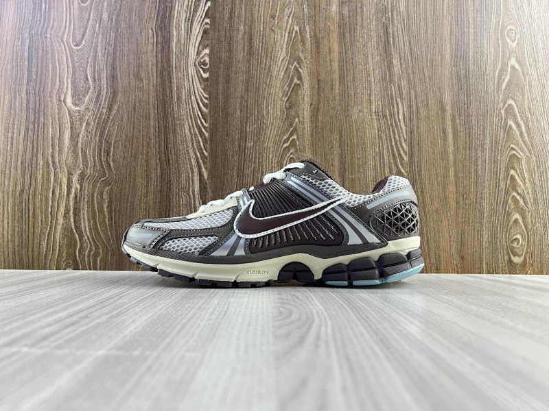 NIKE ZOOM VOMERO 5 (6)