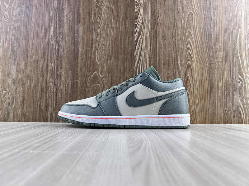 NIKE AIR JORDAN 1 LOW (42)