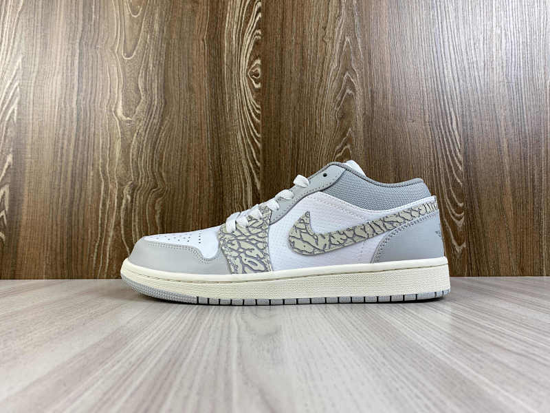NIKE AIR JORDAN 1 LOW (136)