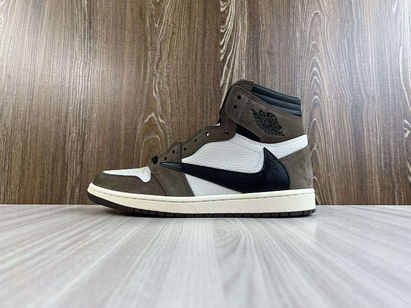 NIKE AIR JORDAN 1 HIGH (114)