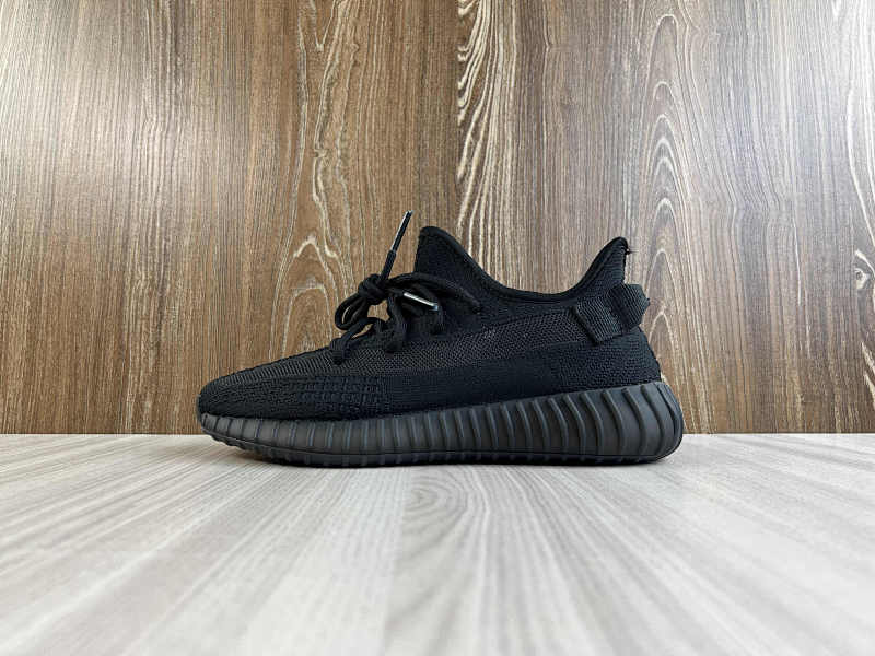 YEEZY 350 (35)