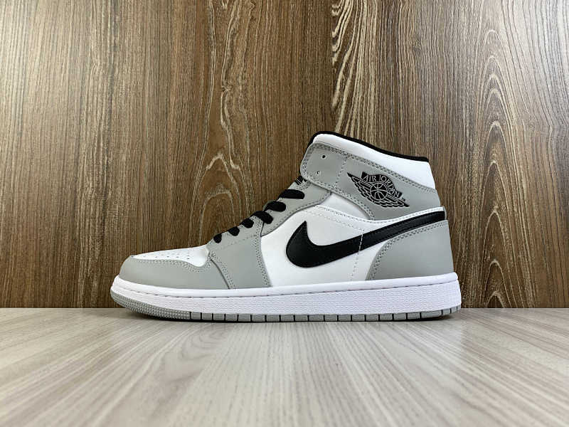 NIKE AIR JORDAN 1 MID (20)