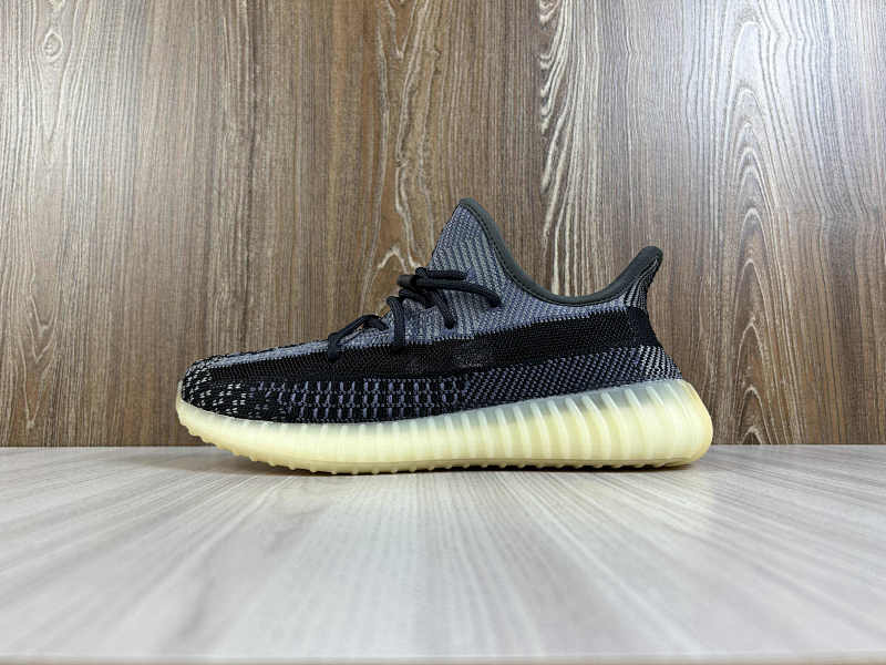 YEEZY 350 (68)