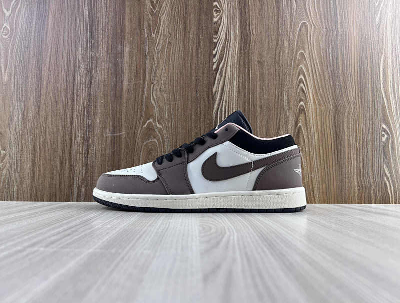 NIKE AIR JORDAN 1 LOW (100)