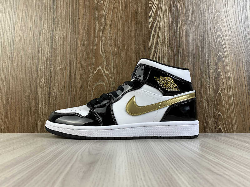 NIKE AIR JORDAN 1 MID (2)