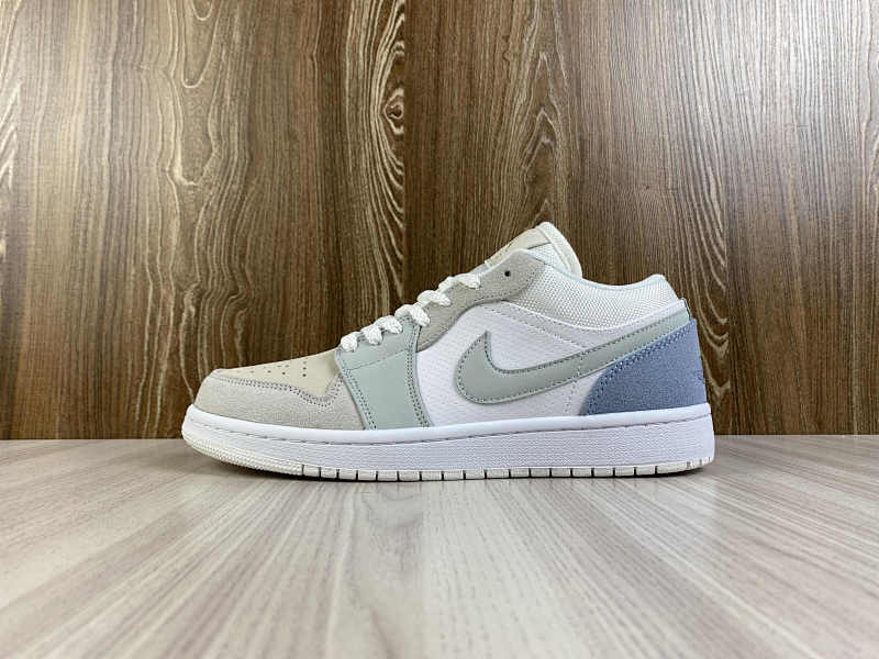 NIKE AIR JORDAN 1 LOW (132)