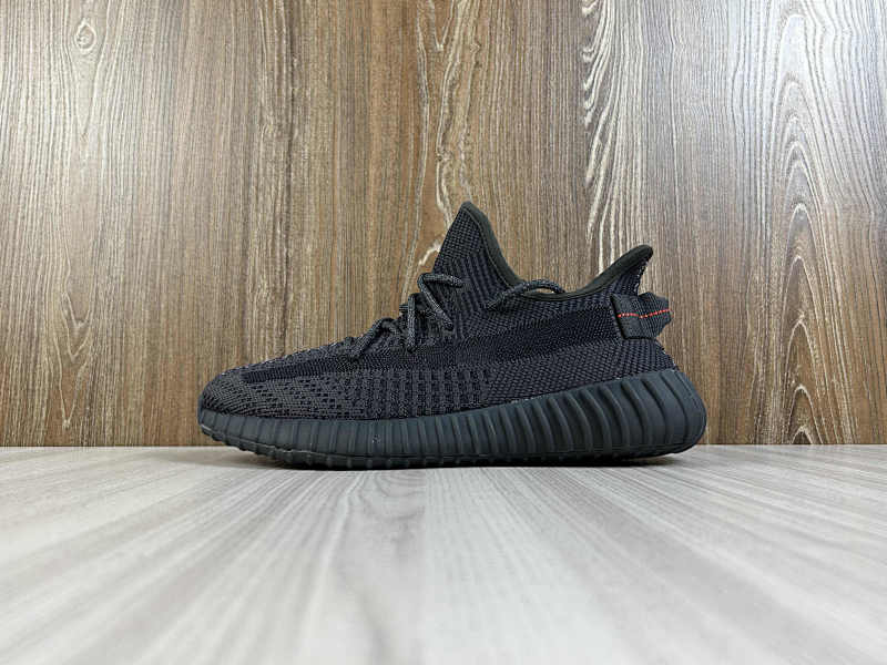 YEEZY 350 (82)