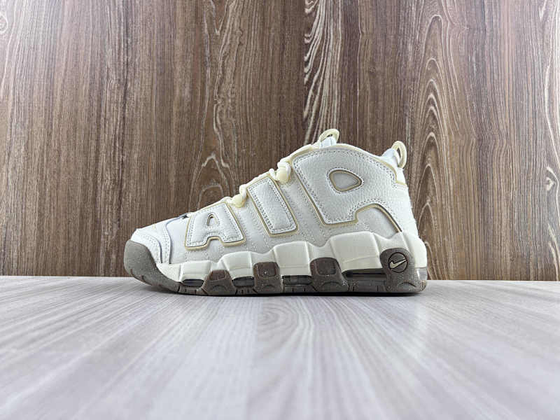NIKE UPTEMPO