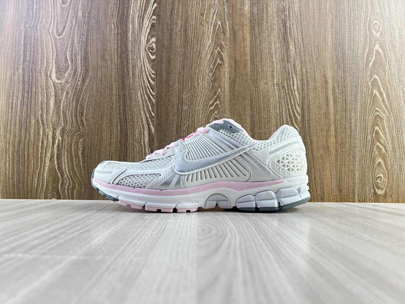 NIKE ZOOM VOMERO 5 (8)