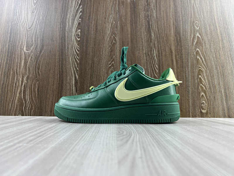 NIKE AIR FORCE 1 (73)