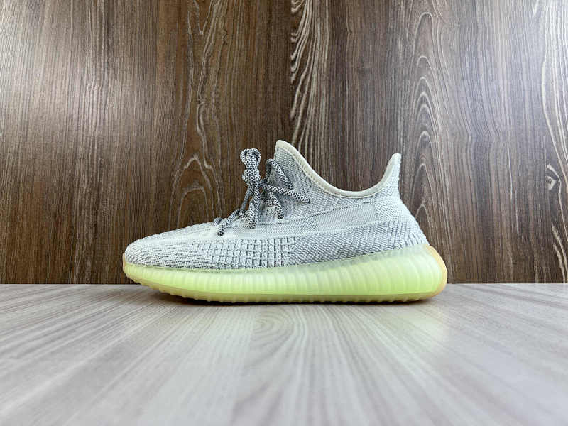 YEEZY 350 (25)