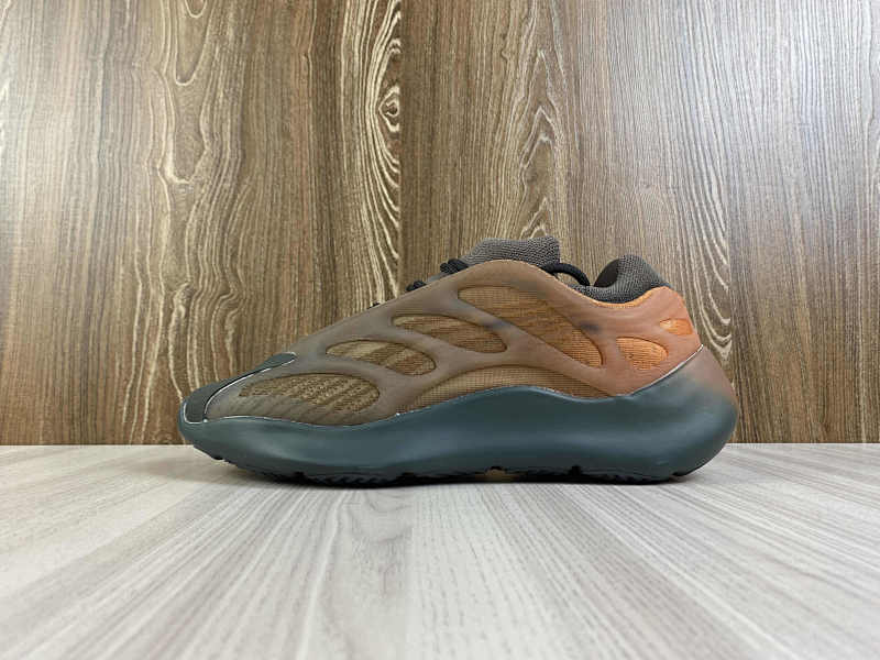 YEEZY 700 (20)