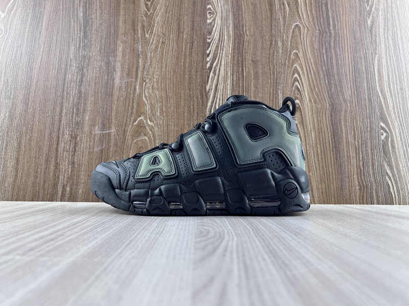 NIKE UPTEMPO (33)