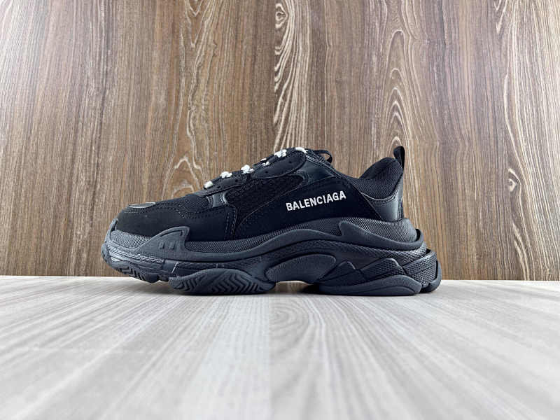 BALENCIAGA SHOES (257)
