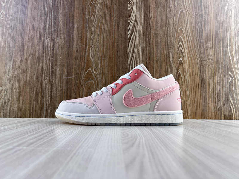 NIKE AIR JORDAN 1 LOW (101)