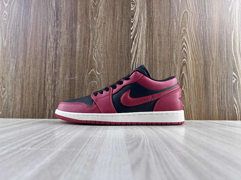 NIKE AIR JORDAN 1 LOW (60)