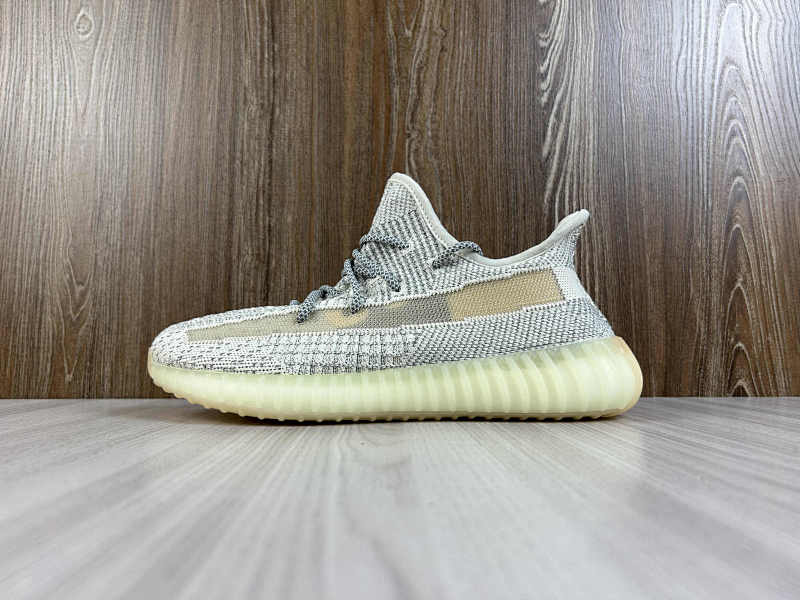 YEEZY 350 (65)