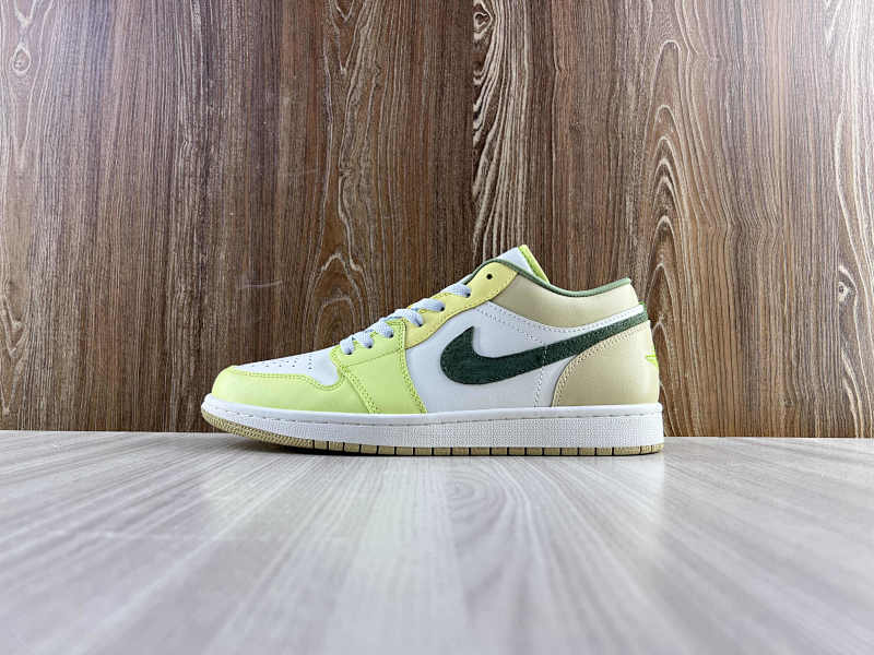 NIKE AIR JORDAN 1 LOW (81)