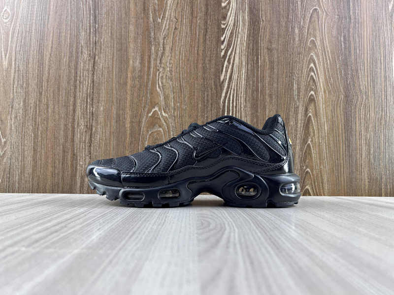 NIKE TN PLUS