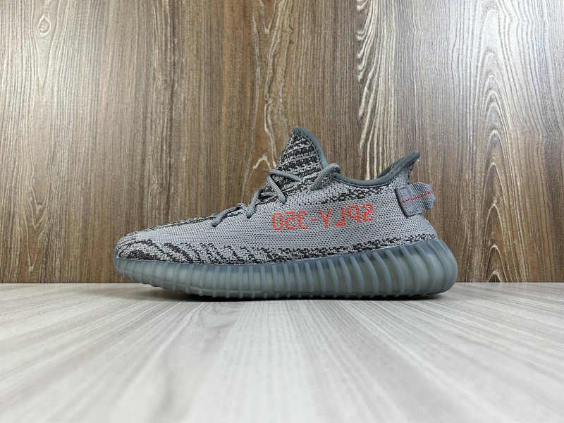 YEEZY 350 (72)