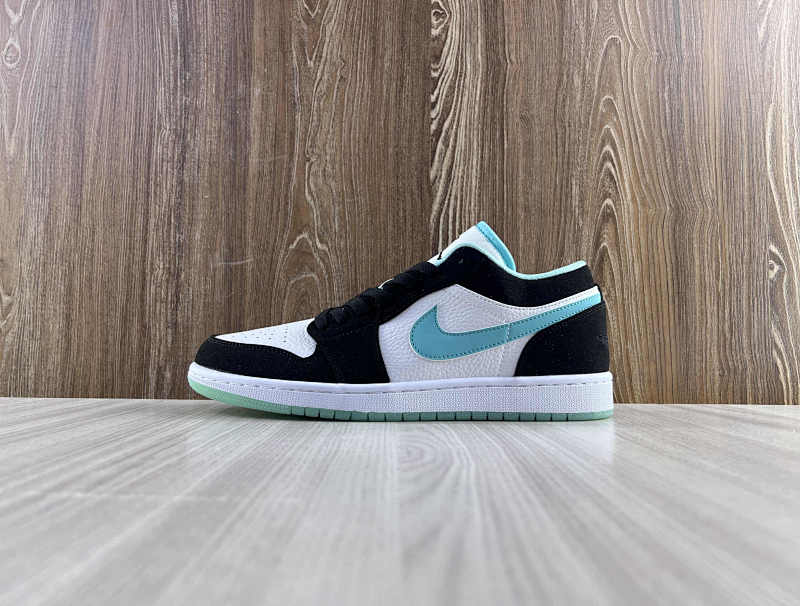 NIKE AIR JORDAN 1 LOW (75)