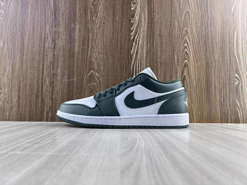 NIKE AIR JORDAN 1 LOW (15)