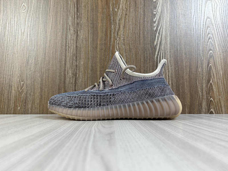 YEEZY 350 (79)