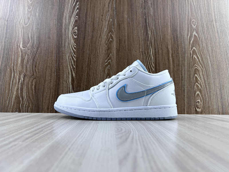 NIKE AIR JORDAN 1 LOW (113)