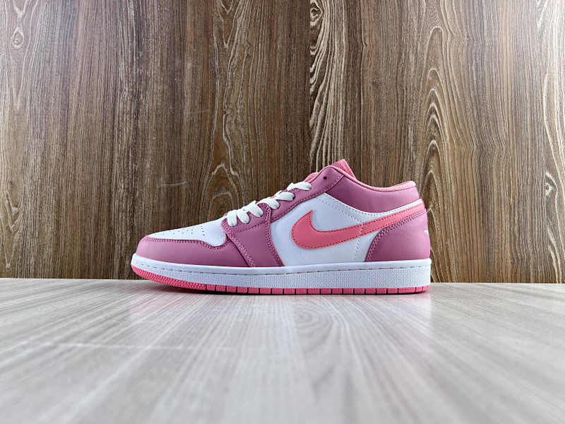 NIKE AIR JORDAN 1 LOW (52)
