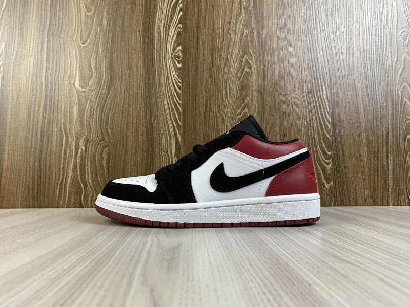 NIKE AIR JORDAN 1 LOW (142)