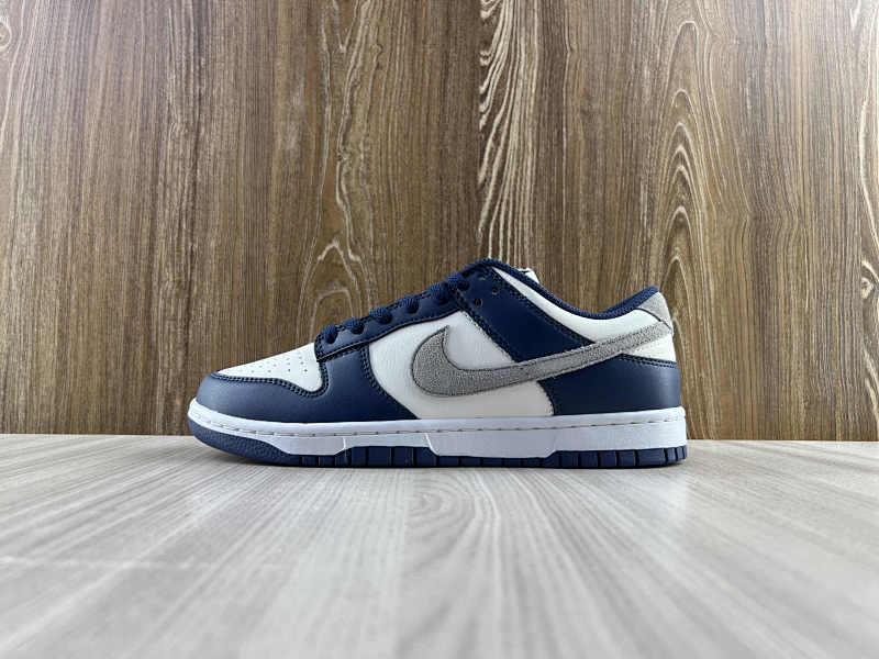 NIKE DUNK (233)