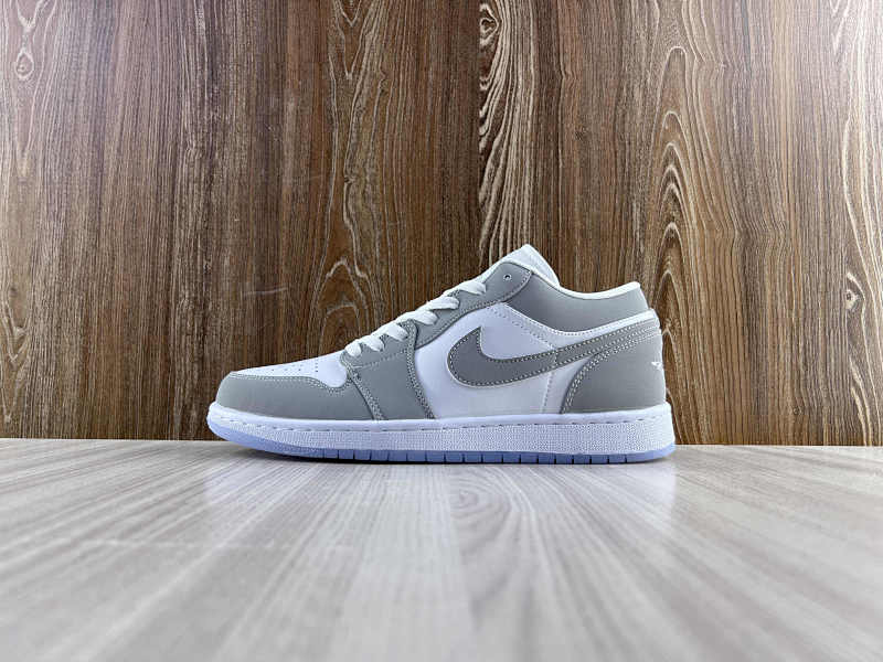 NIKE AIR JORDAN 1 LOW (73)