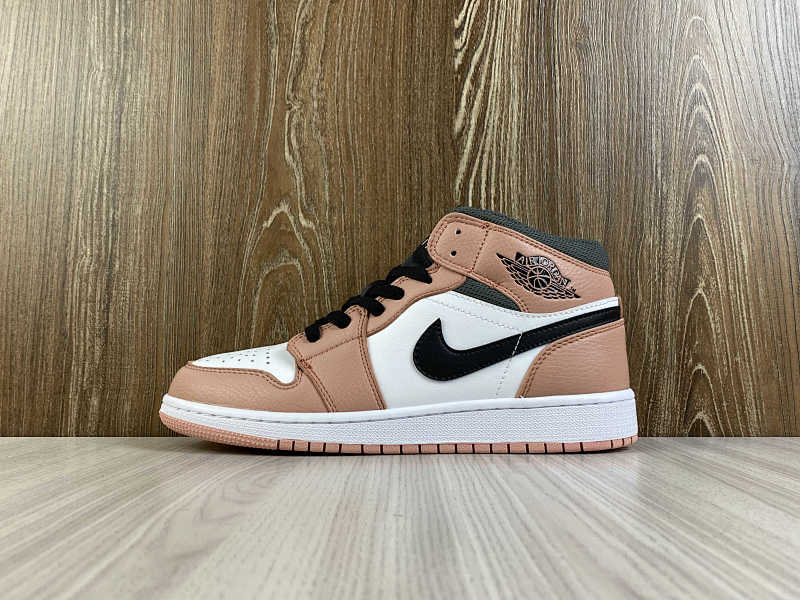NIKE AIR JORDAN 1 MID (21)