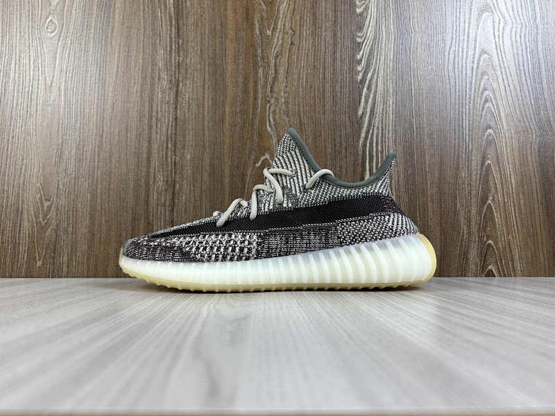 YEEZY 350 (83)