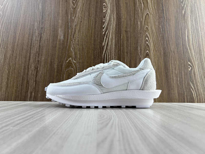 NIKE SACAI