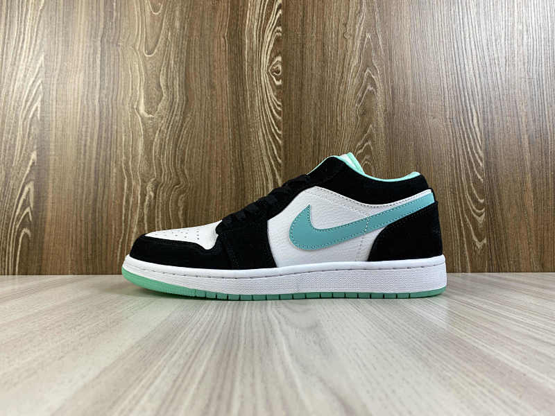 NIKE AIR JORDAN 1 LOW (143)