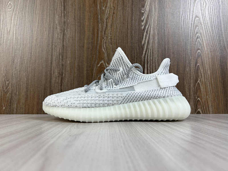 YEEZY 350 (71)