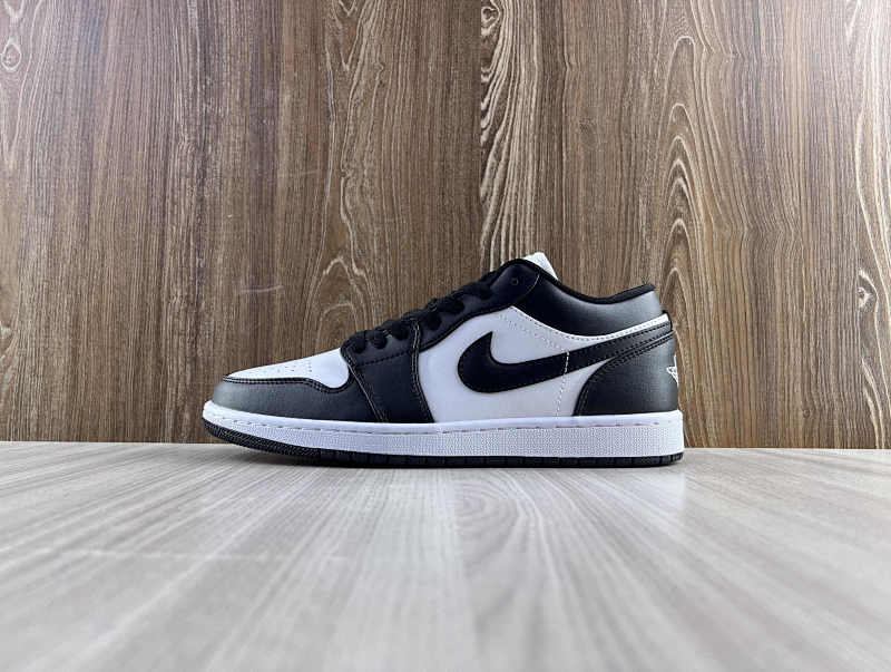 NIKE AIR JORDAN 1 LOW (33)
