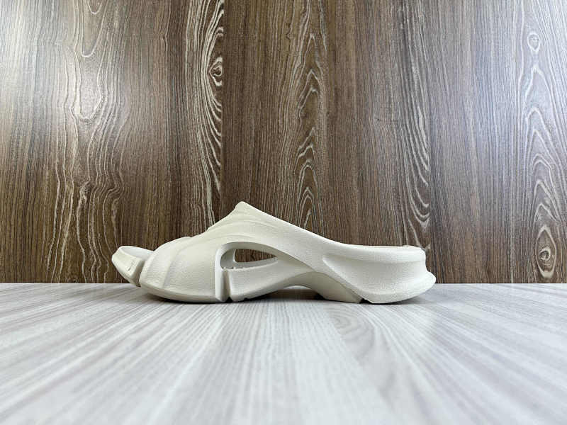 BALENCIAGA SHOES (326)