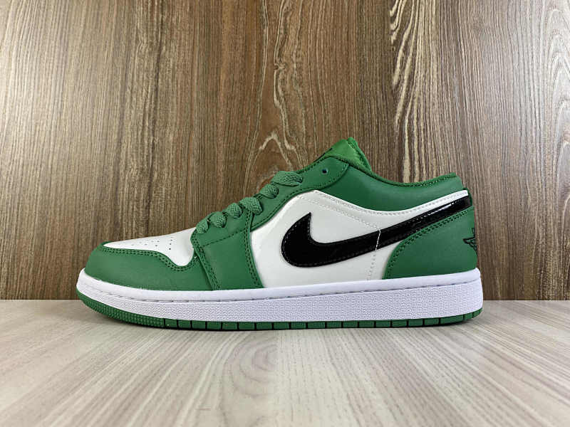 NIKE AIR JORDAN 1 LOW (123)