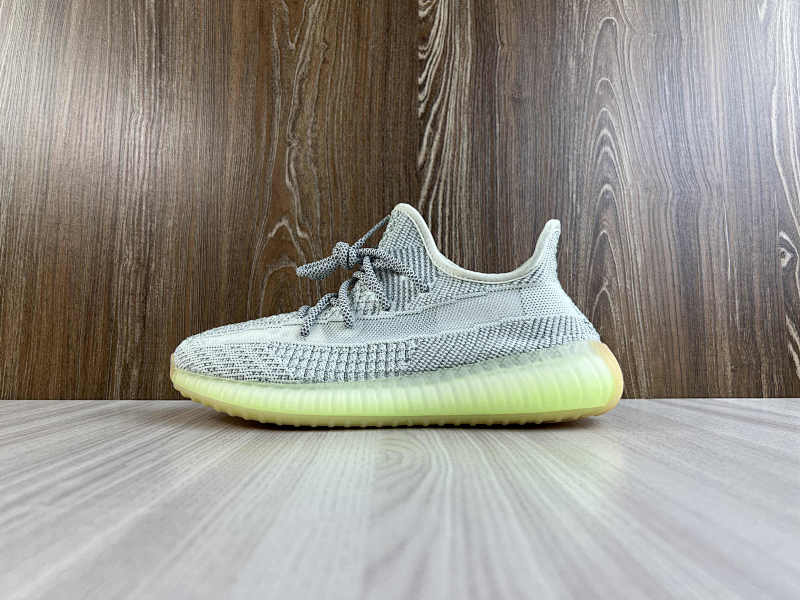 YEEZY 350 (37)