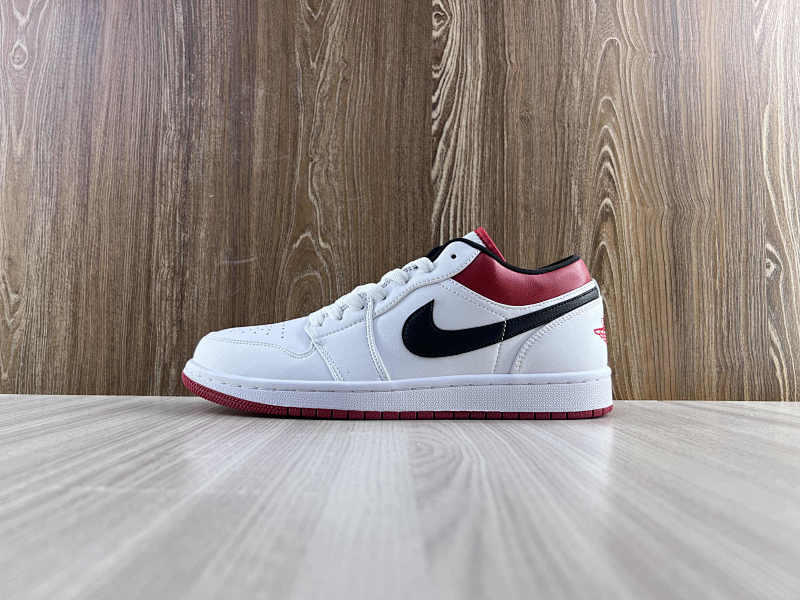 NIKE AIR JORDAN 1 LOW (102)