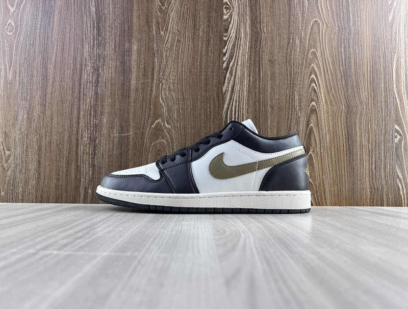 NIKE AIR JORDAN 1 LOW (51)