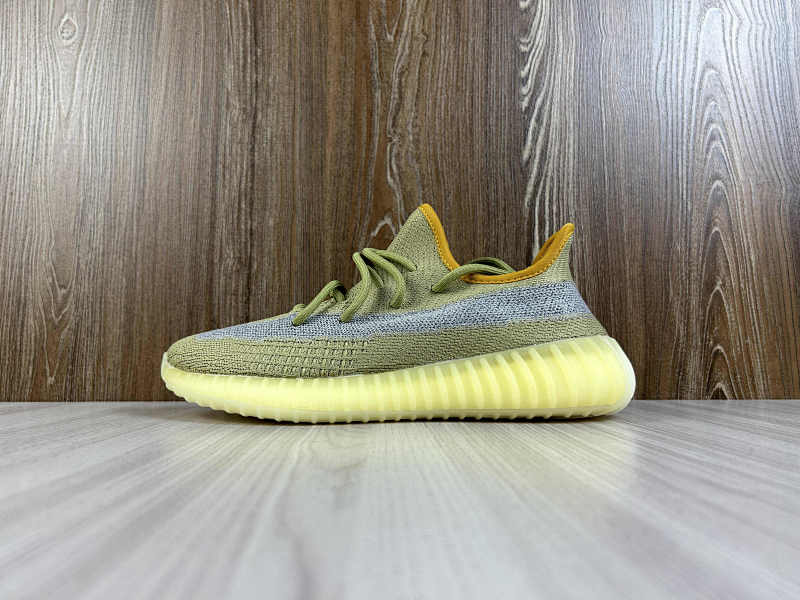 YEEZY 350 (77)