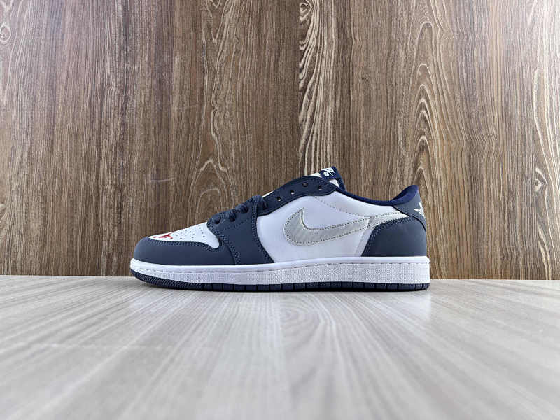 NIKE AIR JORDAN 1 LOW (64)