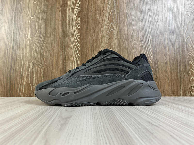 YEEZY 700 (25)