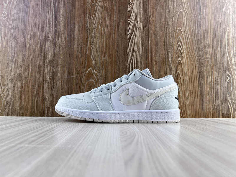 NIKE AIR JORDAN 1 LOW (65)