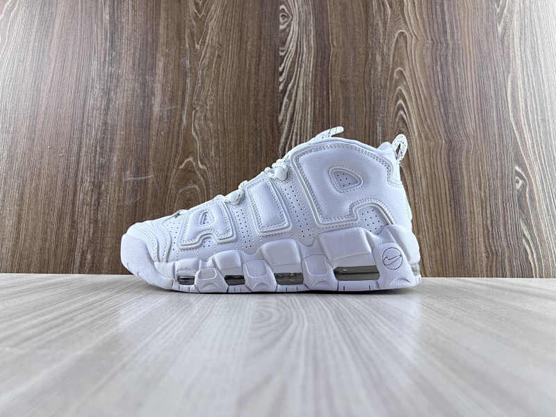 NIKE UPTEMPO (20)