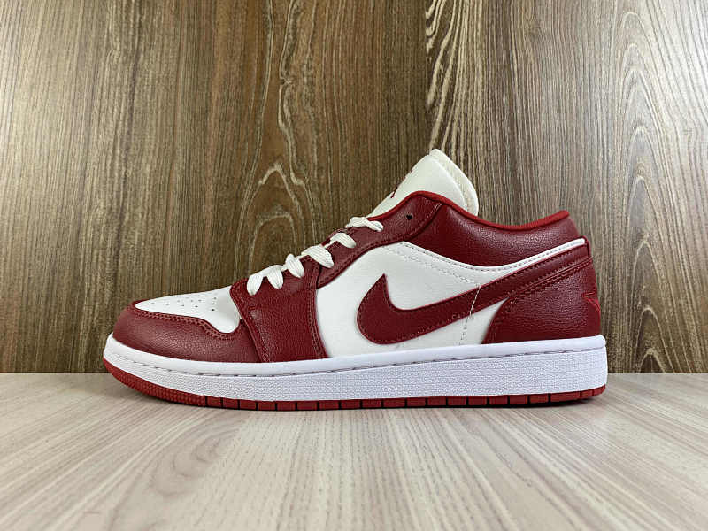 NIKE AIR JORDAN 1 LOW (128)